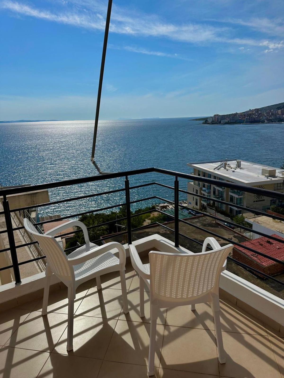 Esmeralda Apartaments Sarandë Exteriör bild