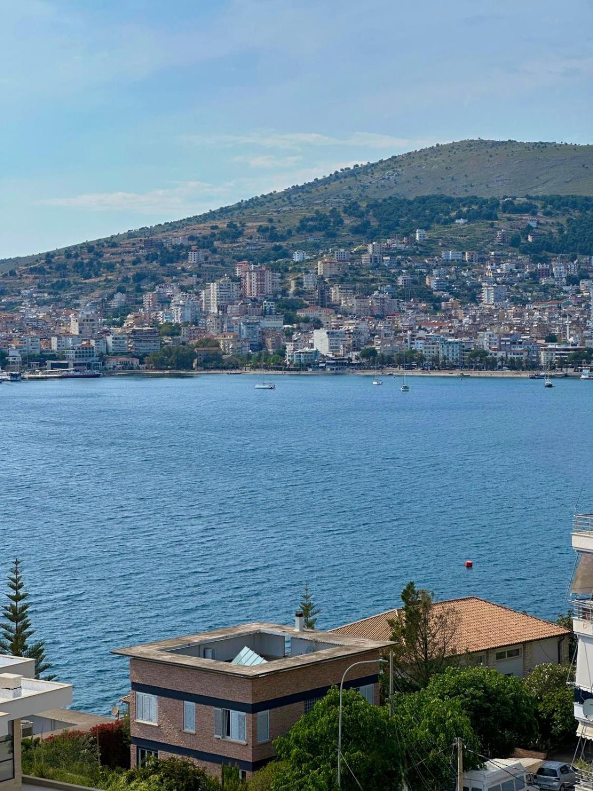 Esmeralda Apartaments Sarandë Exteriör bild