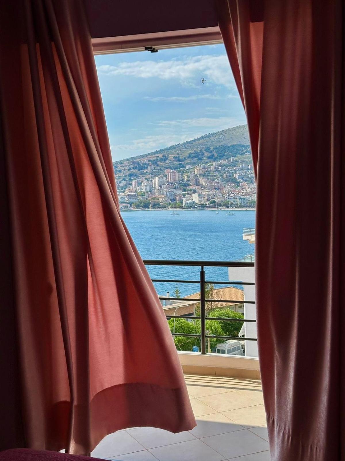 Esmeralda Apartaments Sarandë Exteriör bild