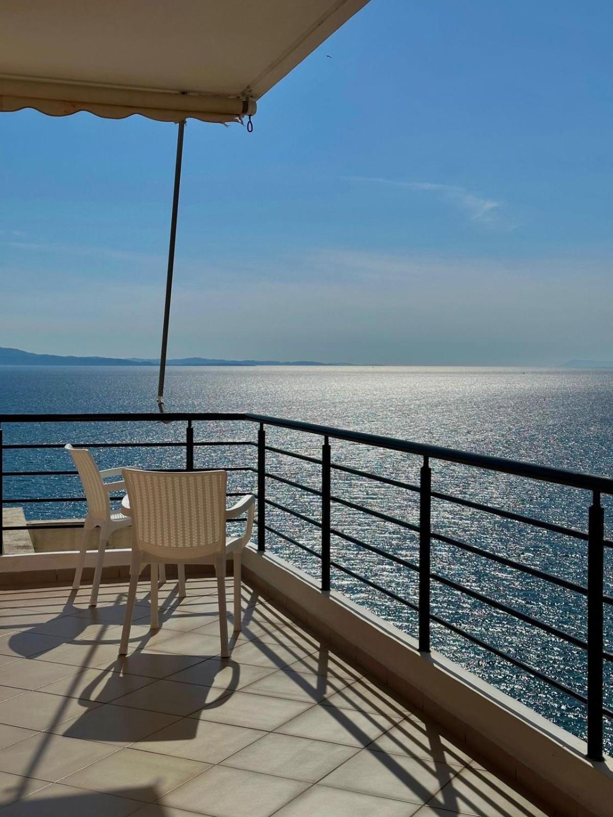 Esmeralda Apartaments Sarandë Exteriör bild